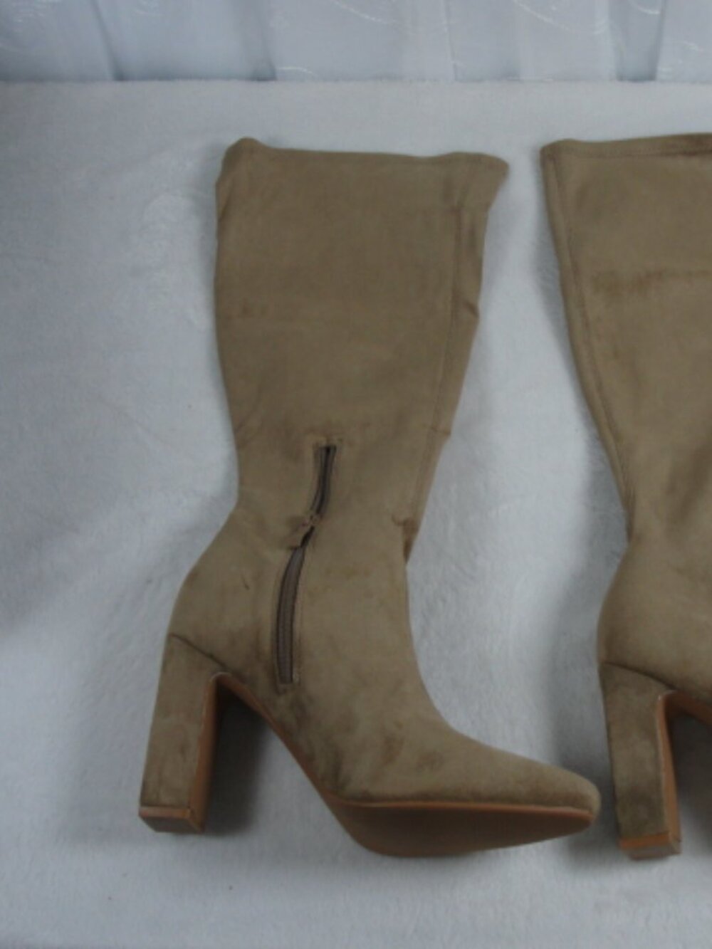 Shoe `n tale Knee high suede boots